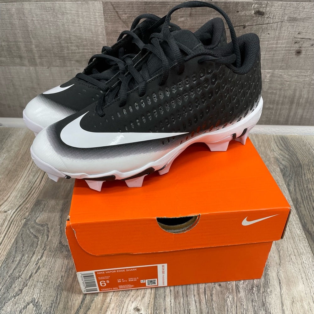 New in Box Nike Vapor Edge Shark Baseball Softball Cleats Shoes Black White 6.5